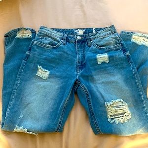 Im selling this never used ripped jeans i got a year ago